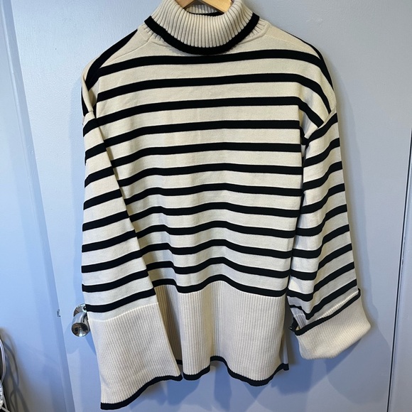 Sweaters - Striped Black & cream sweater